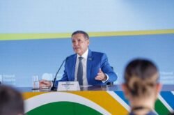 Presidente do TSE diz não ter sinais de interferência estrangeira e registra substituição de 1.121 urnas