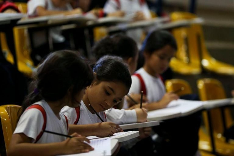 Projeto quer abonar faltas escolares de alunas com deficiência na menstruação