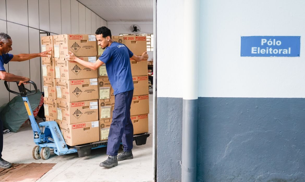 Regras do TSE sobre acompanhante na cabine de votação nas eleições