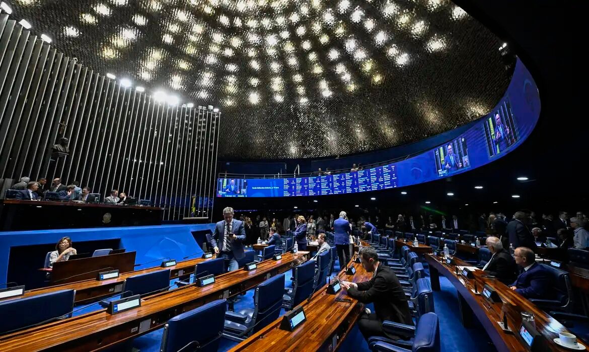 Senado define data para votar a PEC que acaba com a escala 6×1