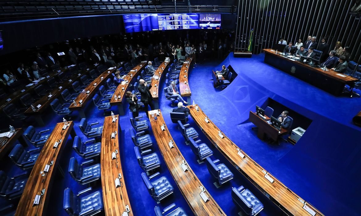 Voto para senador exige atenção redobrada do eleitor na urna